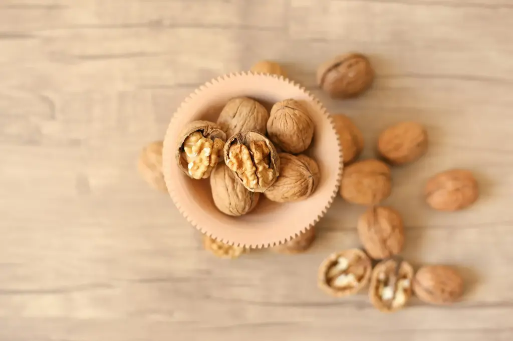 unsplash_4cjkh_vp63Q_WALNUTS.webp
